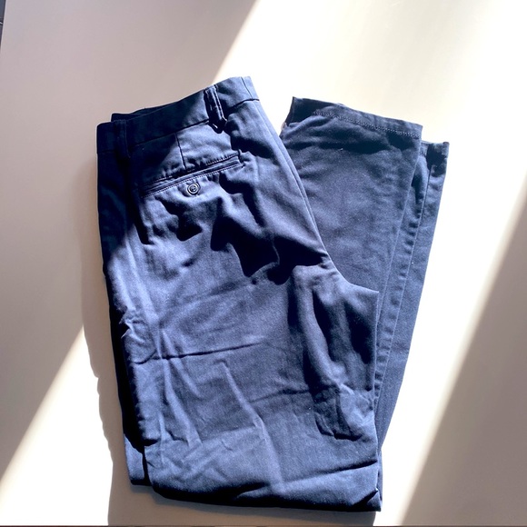 Old navy khakis 33x30 - Picture 2 of 3